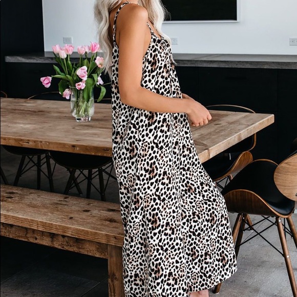 🎉🎉 🐆 LAST ONE! L 💕 Leopard Romper 💕 - Picture 3 of 12